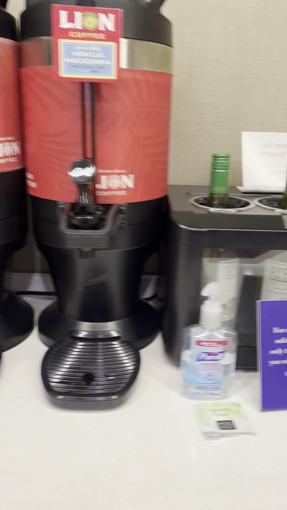 The Plumeria Lounge at Hawaiian Airlines
