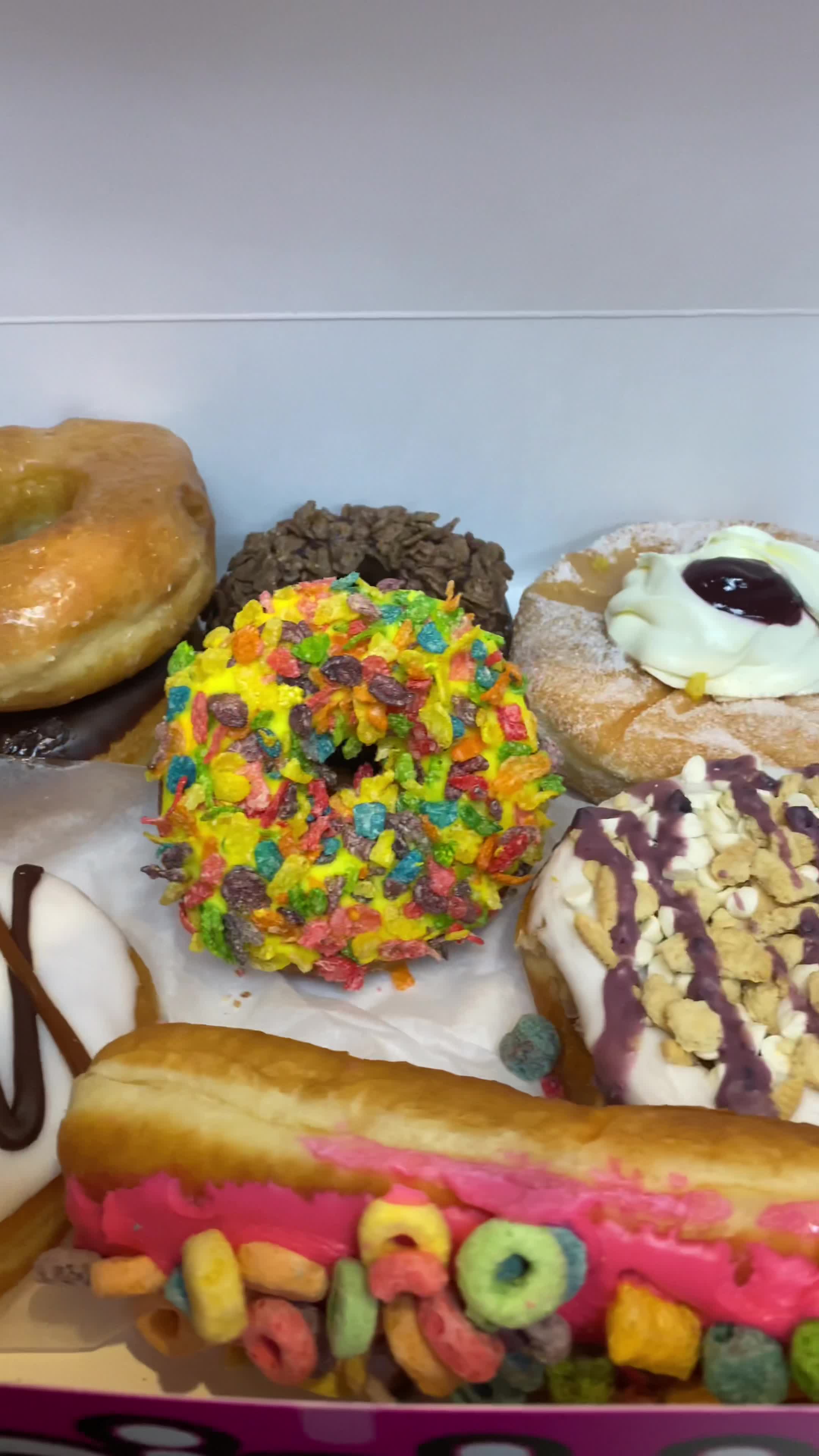 Video review of Pinkbox Doughnuts