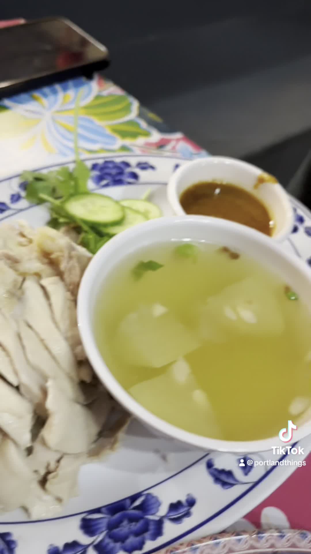 Video review of Nong's Khao Man Gai