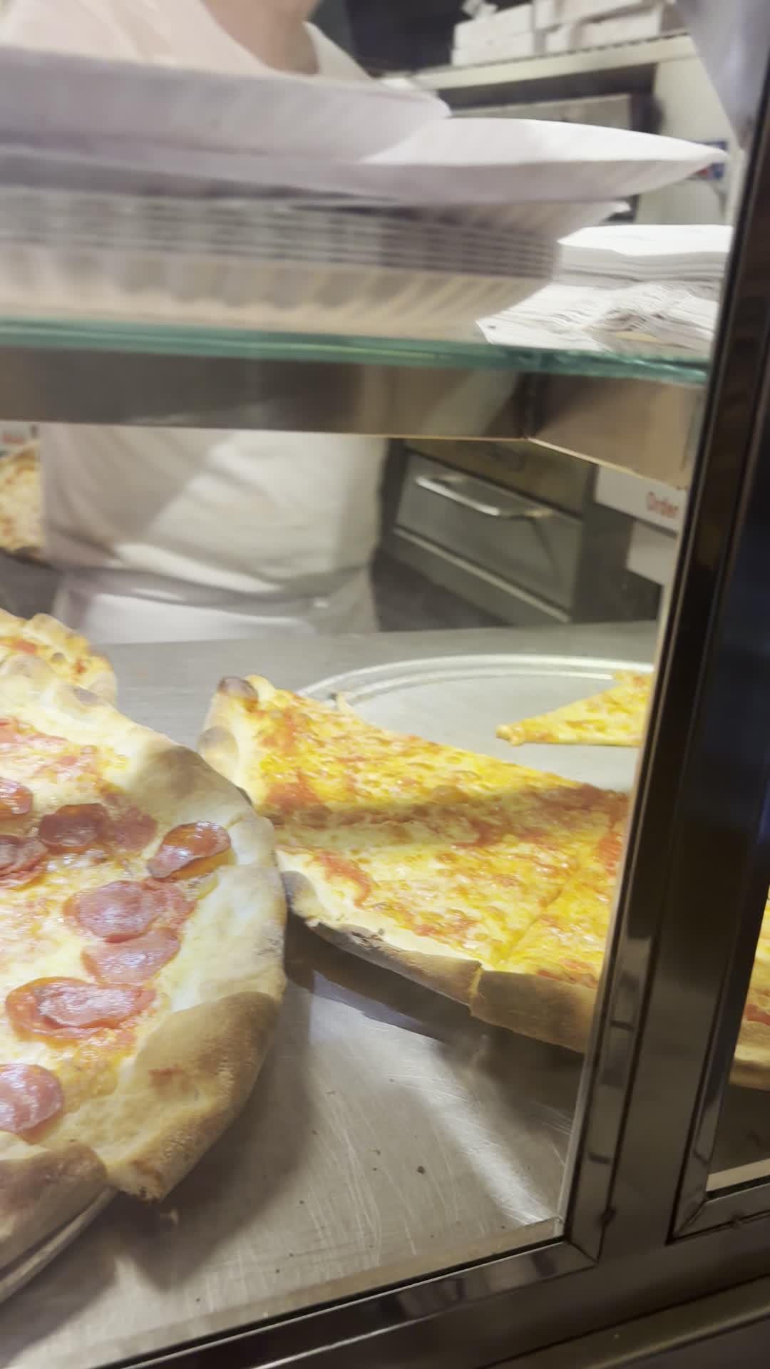 Video review of Joe's Pizza