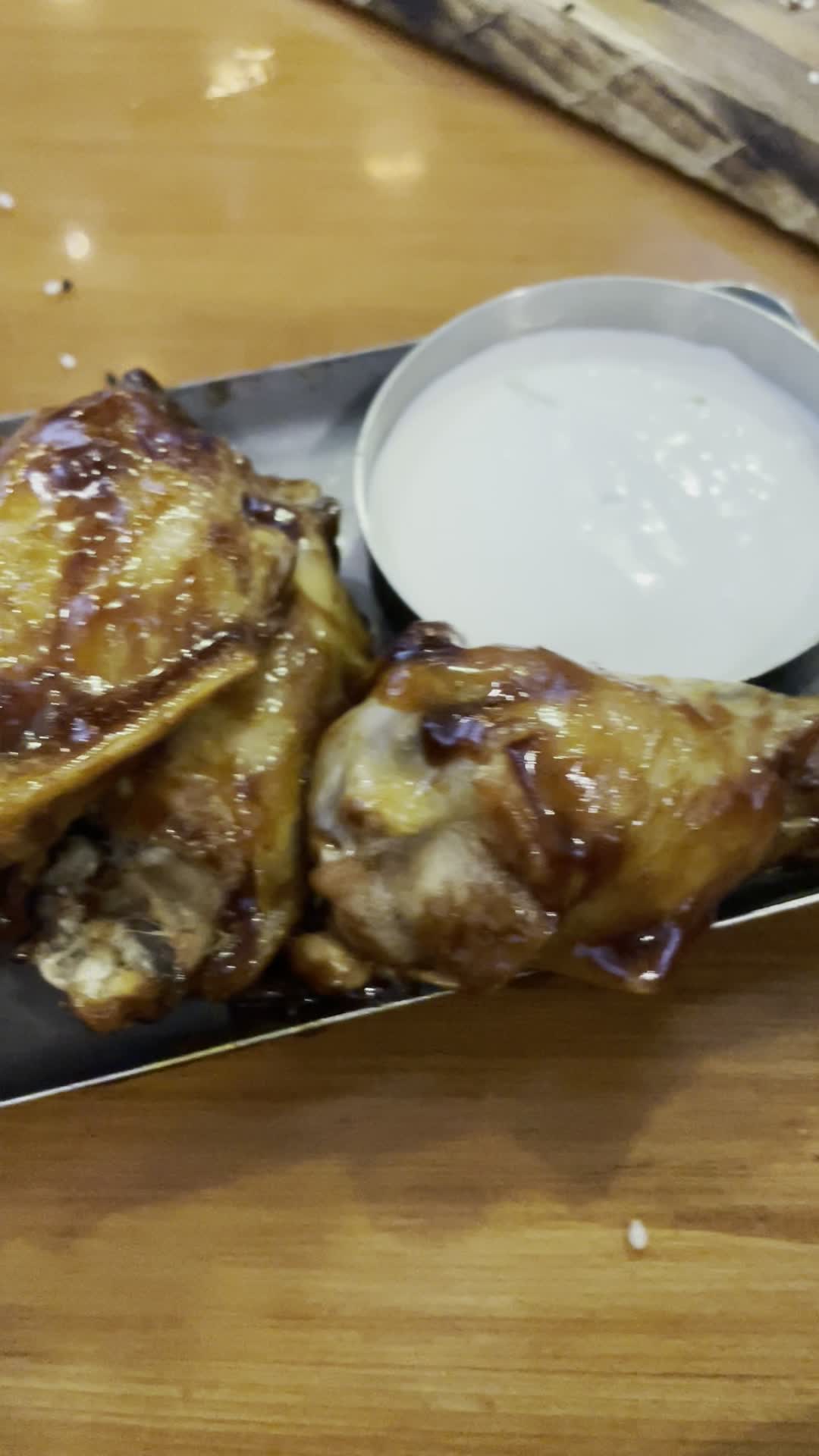 Video review of Jock Lindsey's Hangar Bar