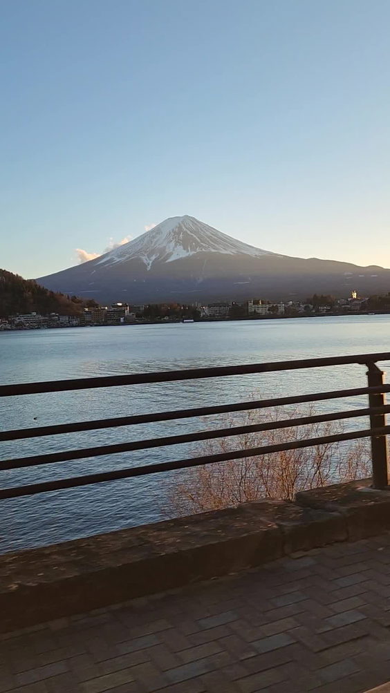 河口湖 (Lake Kawaguchi-ko)