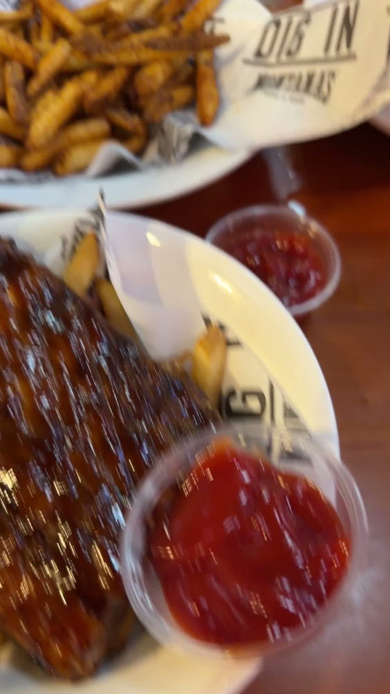 Montana’s BBQ & Bar