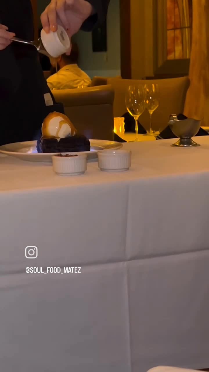 Video review of Eddie Merlot's