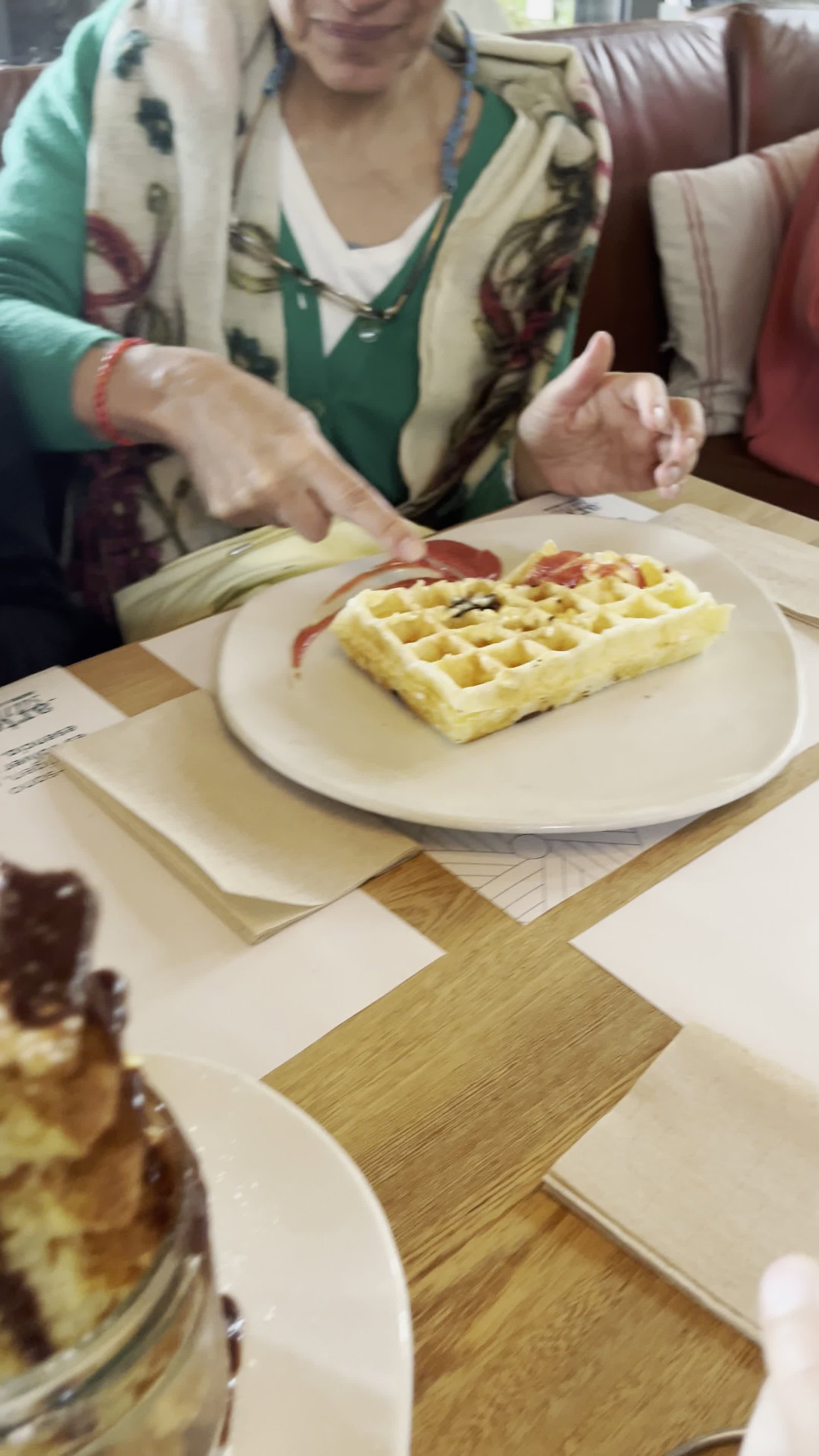 Video review of Crepes & Waffles - Artesano