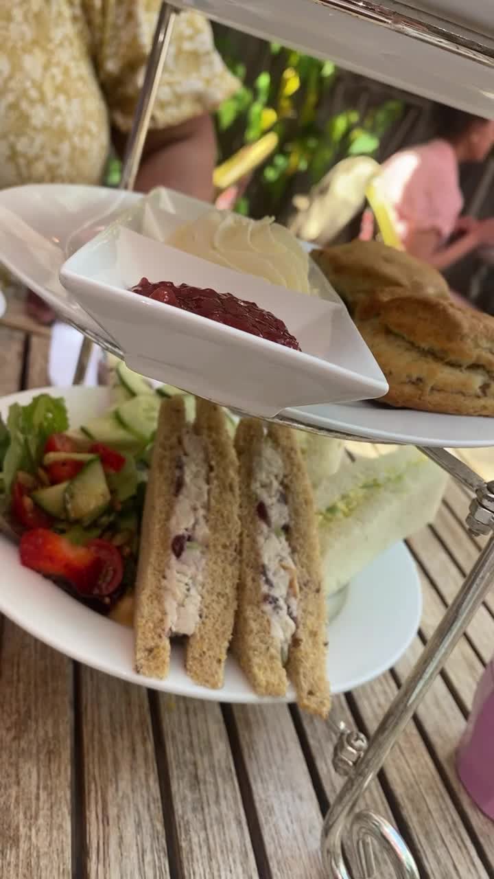 Crown and Crumpet Cafe