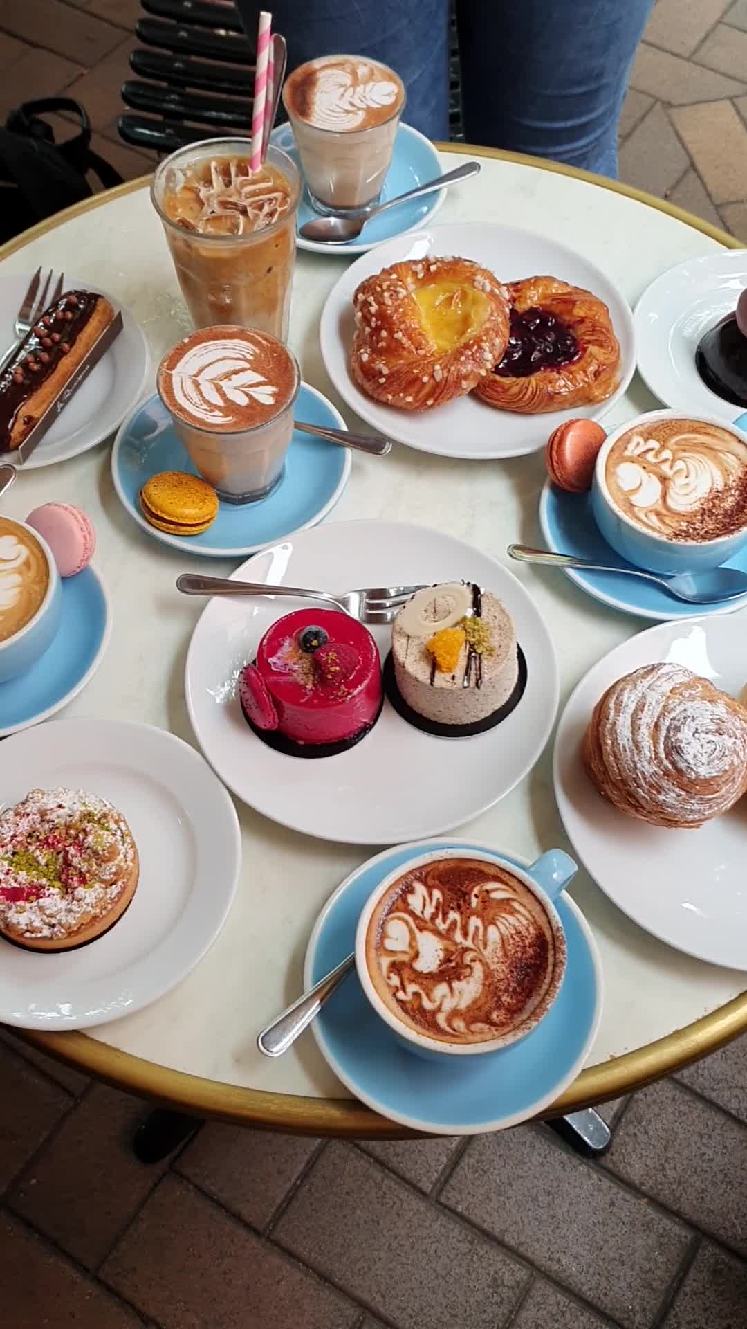 Video review of La Renaissance Café Pâtisserie