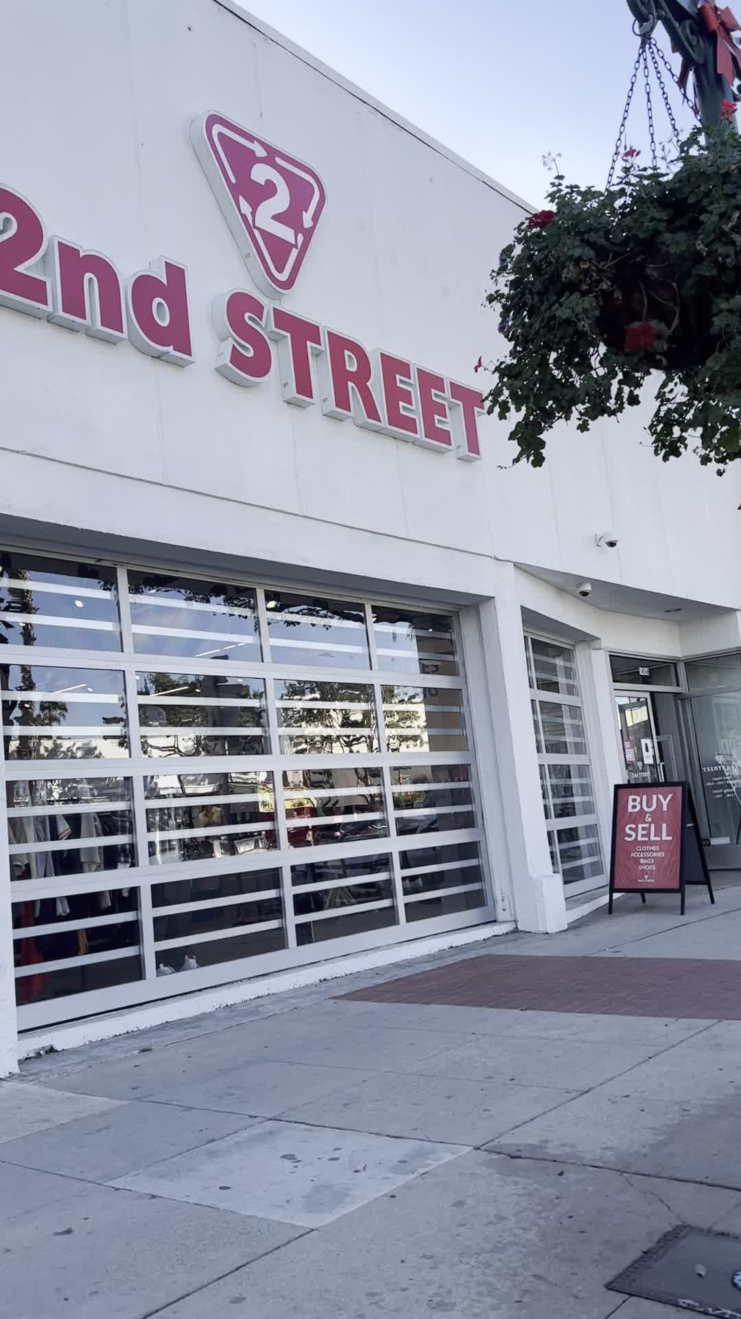 2nd street sherman oaks
