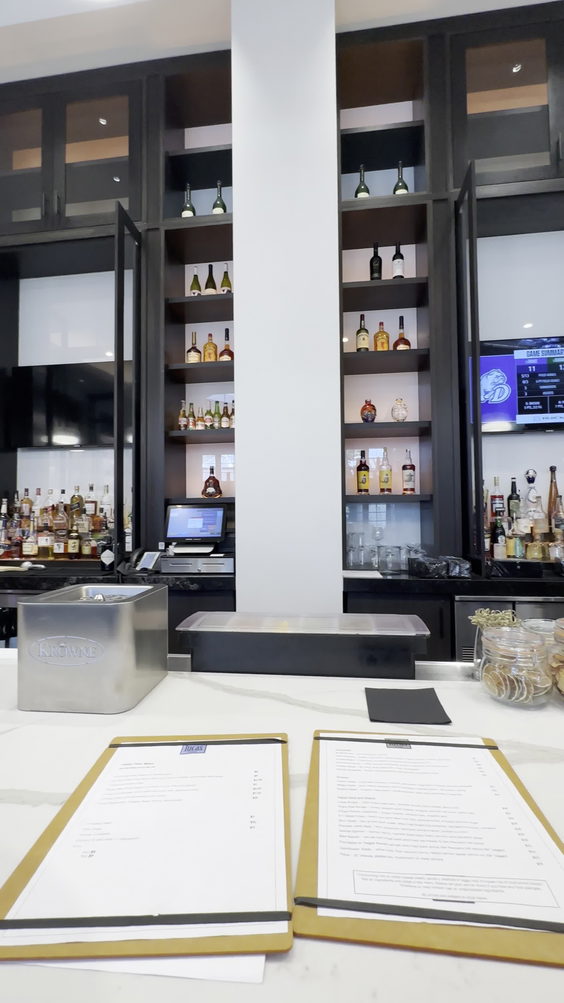 Lucas Lounge