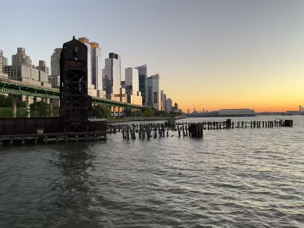 Video review of Pier i Cafe