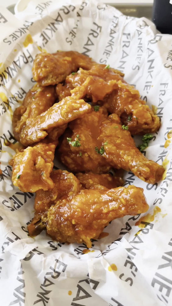 Frankie's New York Buffalo Wings - SM Aura