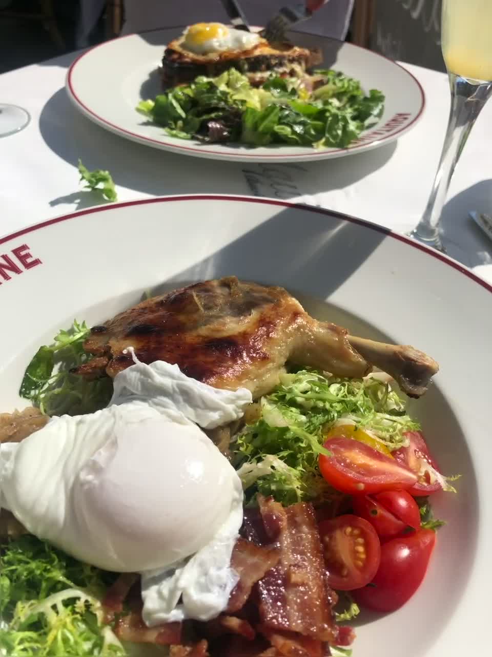 Video review of Aquitaine