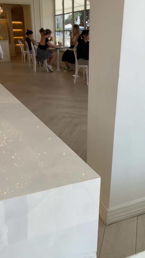 La la land kind cafe (cafe de lala)