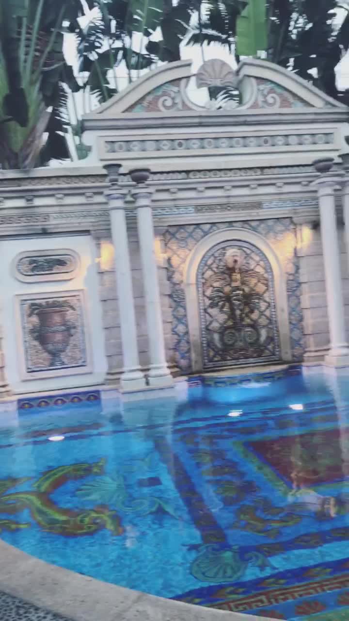 Gianni's At The Former Versace Mansion