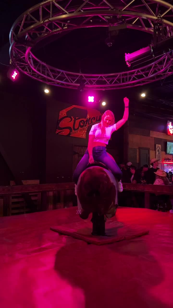 Stoney's Rockin' Country