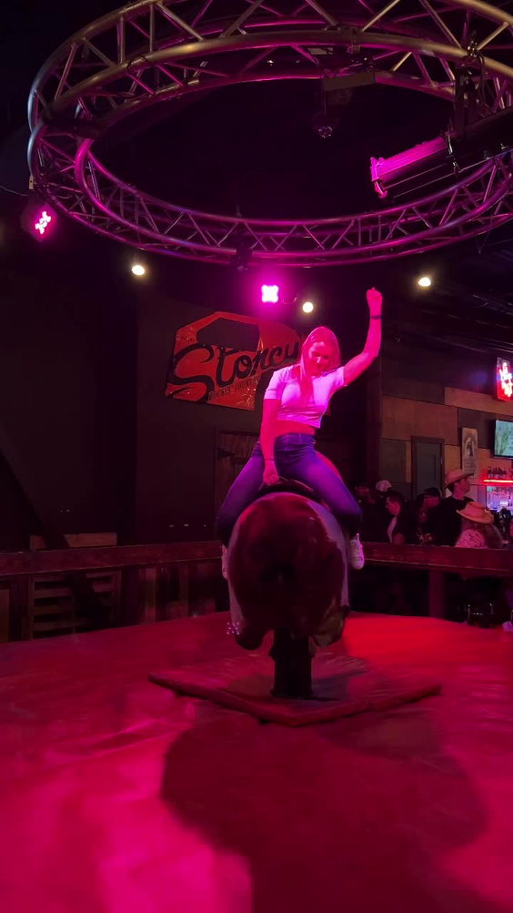 Stoney's Rockin' Country