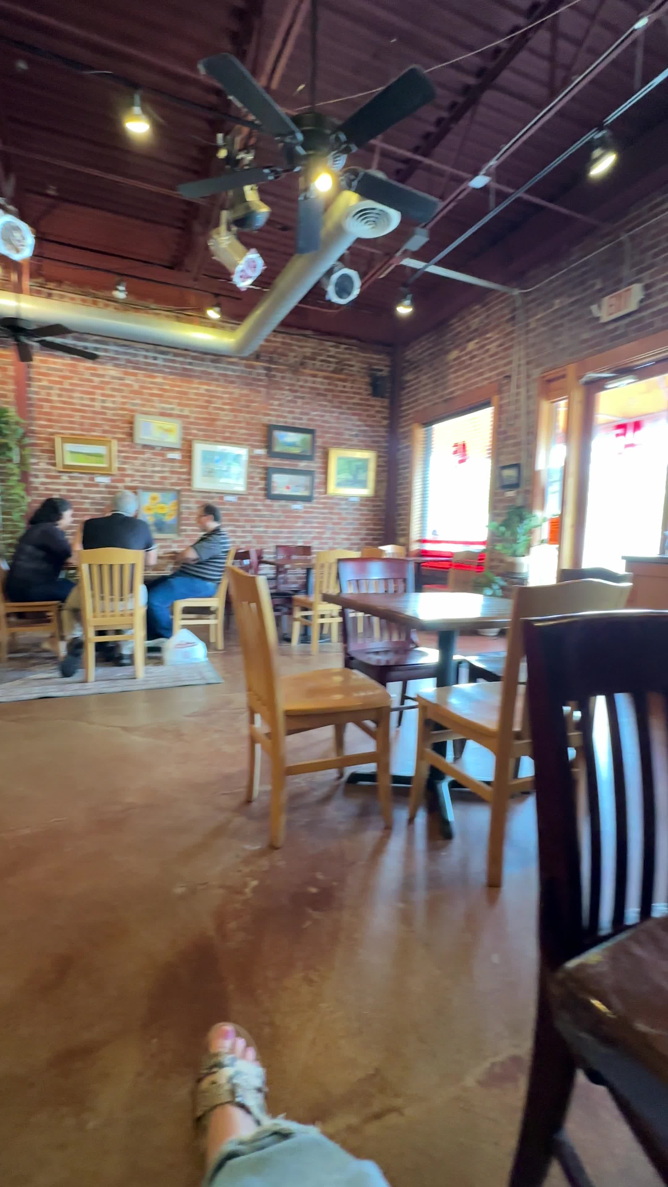 Video review of 45 South Cafe