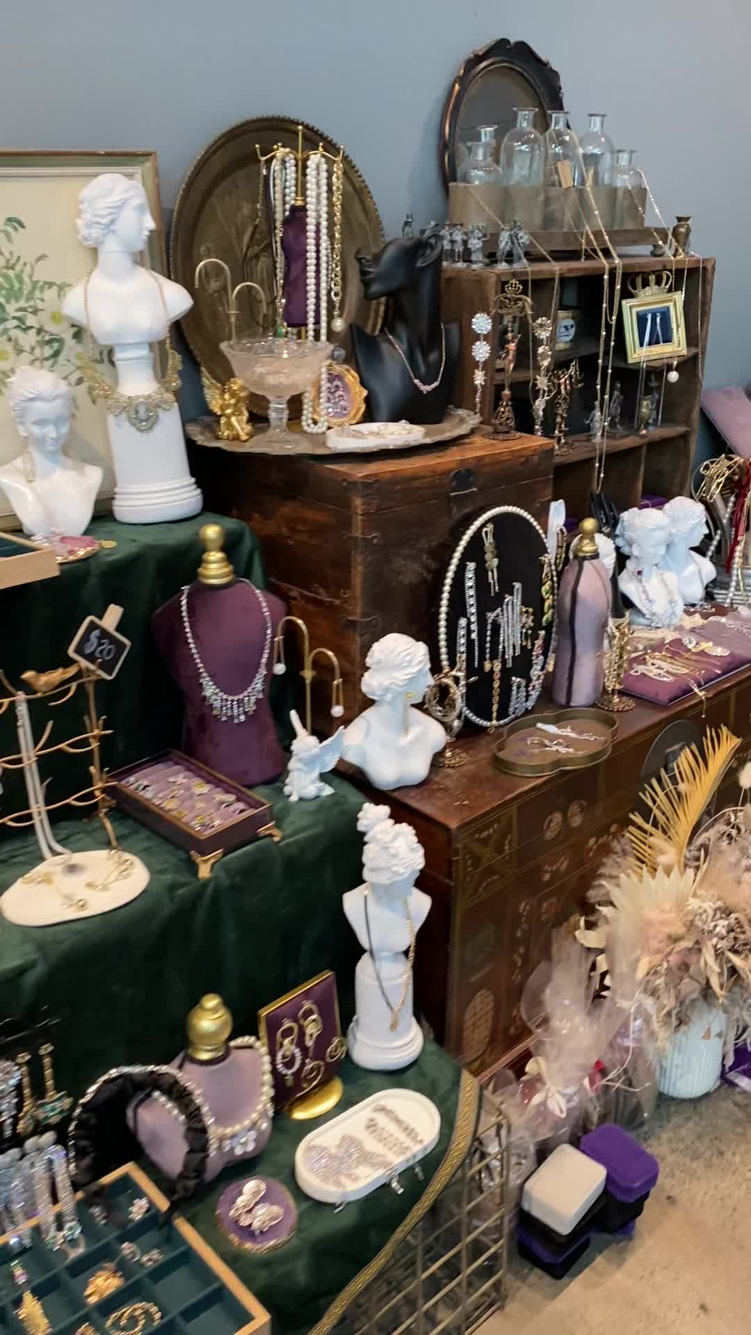 ANTIQUES CAFE