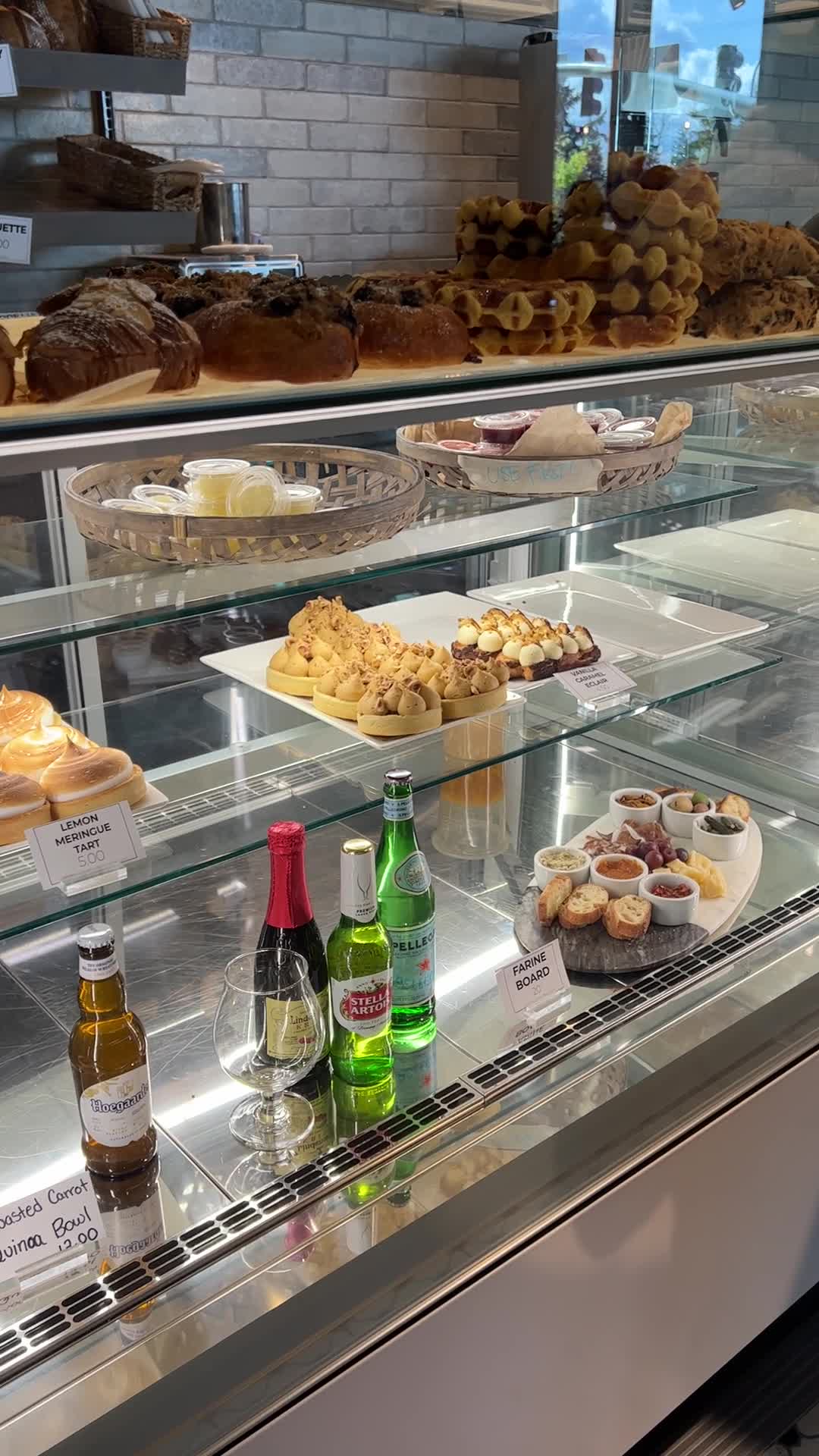 Farine Bakery & Café