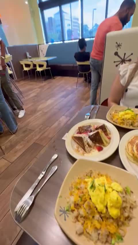 Snooze, an AM Eatery