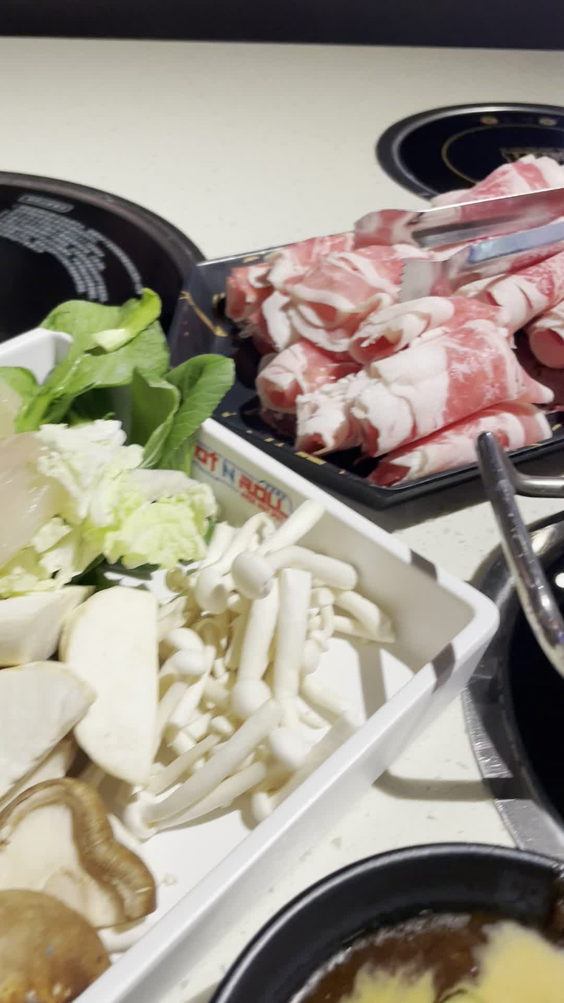 Hot N Roll Hot Pot