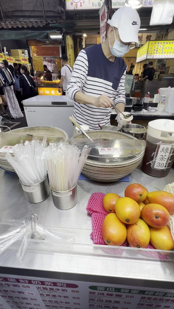 饒河街觀光夜市 Raohe St. Night Market