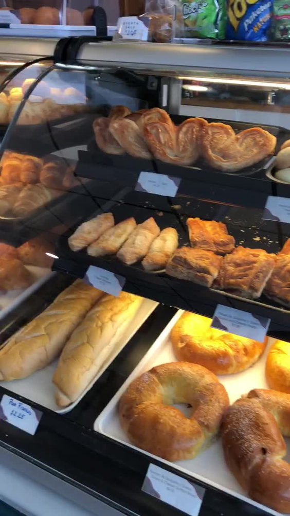 Rolos Bakery