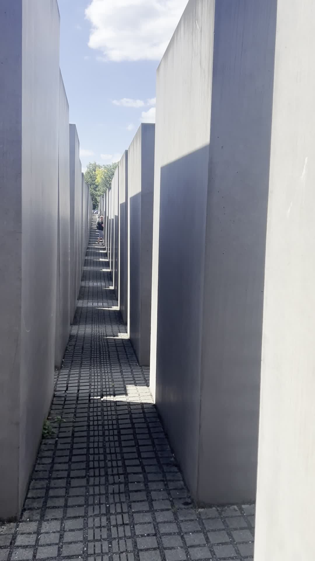 Video review of Memorial to the Murdered Jews of Europe (Denkmal für die ermordeten Juden Europas)