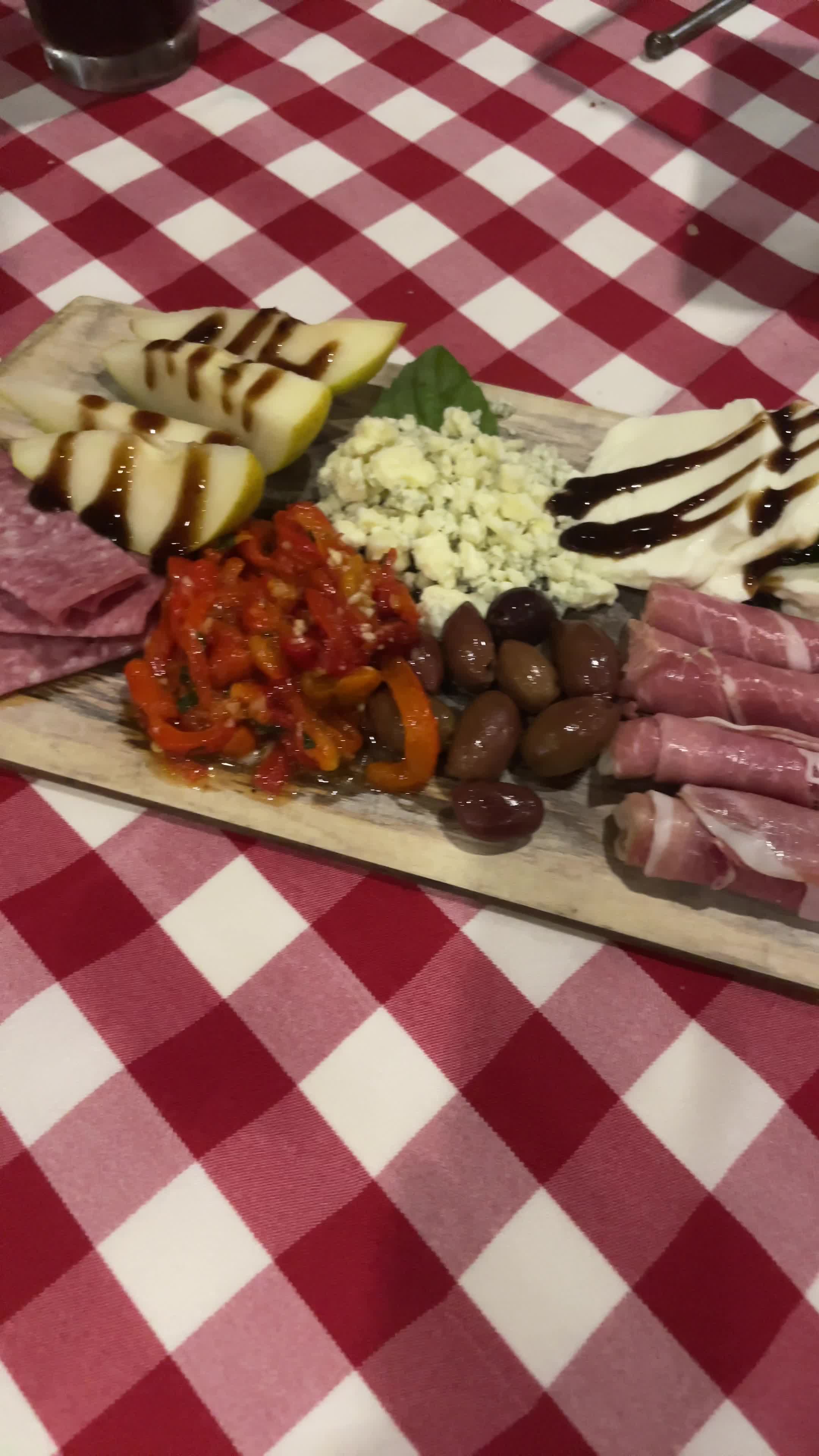 Video review of Grimaldi's Pizzeria