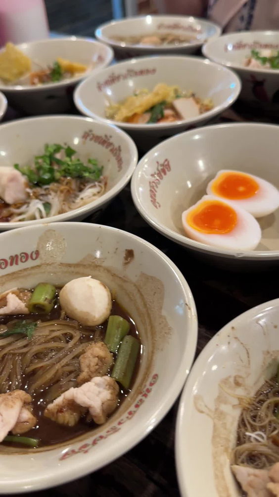 เรือทอง (Rue Thong Boat Noodle)