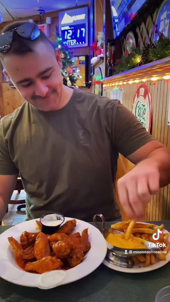 Charlie's Bar & Restaurant