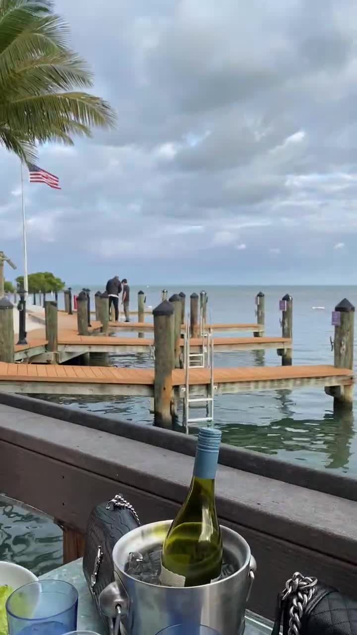 Snappers Oceanfront Restaurant & Bar