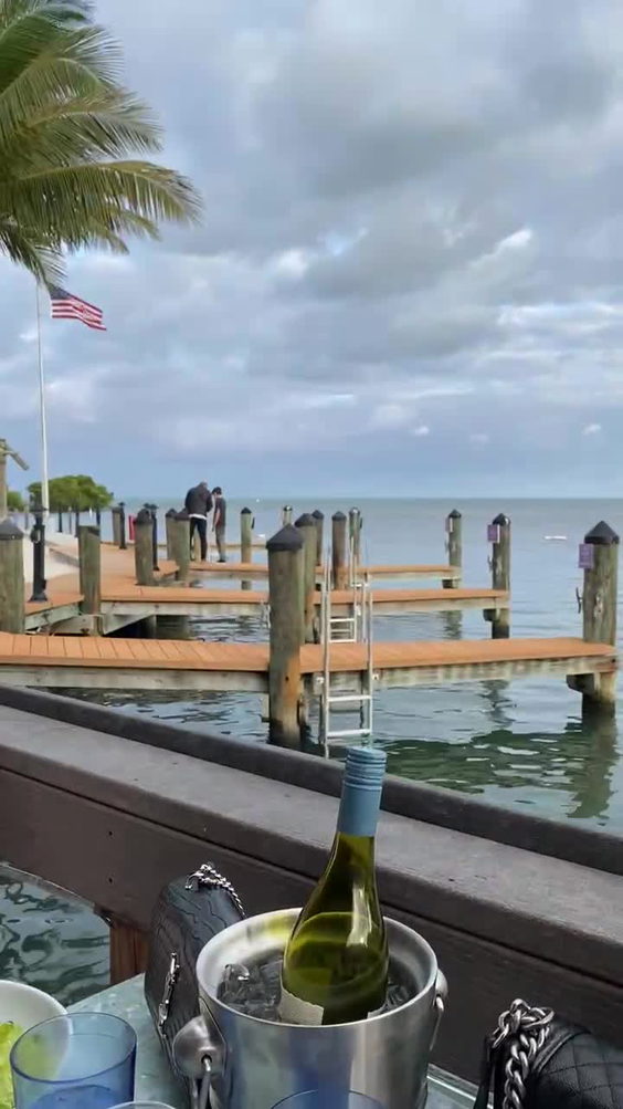Snappers Oceanfront Restaurant & Bar