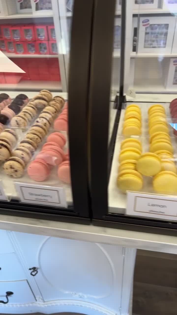 Sweet Velvet Macarons