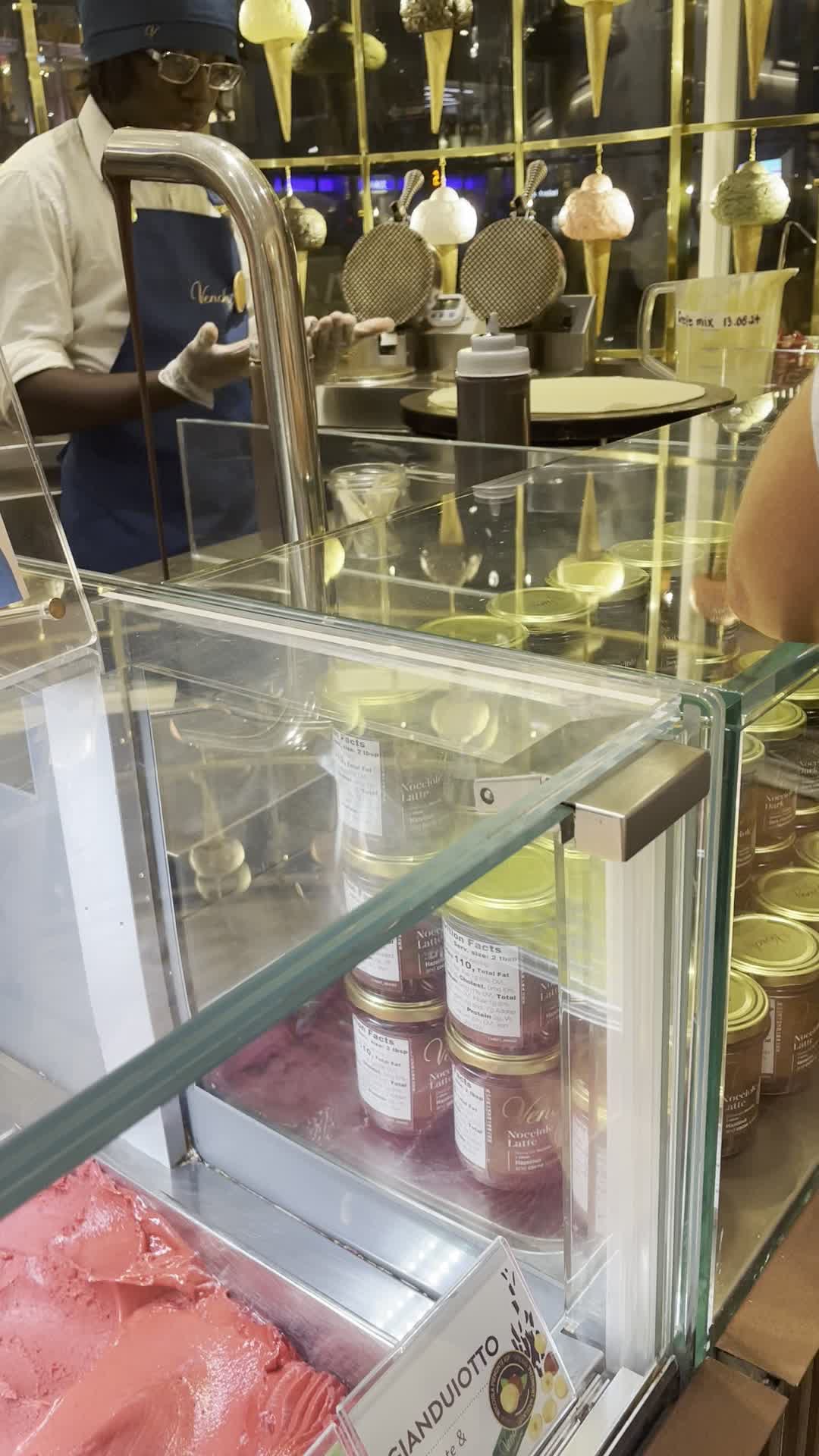 Video review of Venchi Chocolate & Gelato Columbus Circle