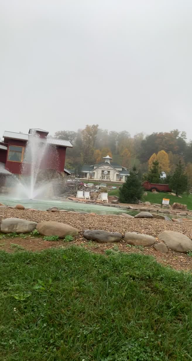 Video review of Five Oaks Farm Kitchen
