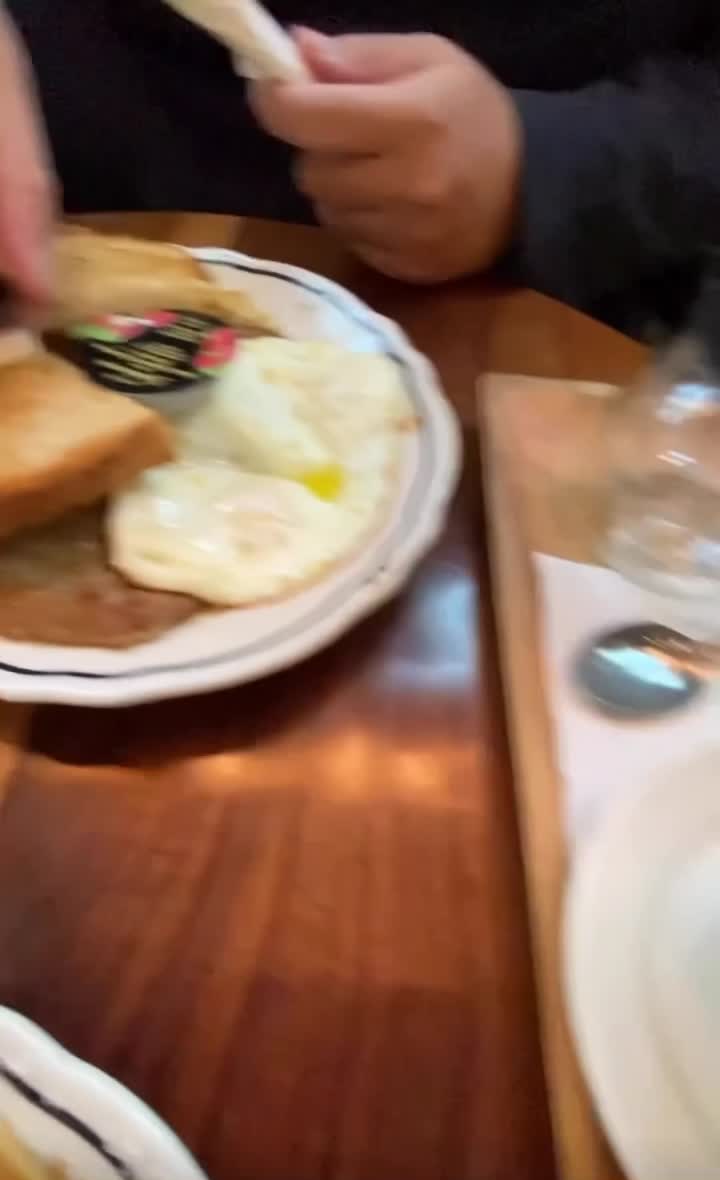 Video review of Goddess and the Baker, 44 E Grand