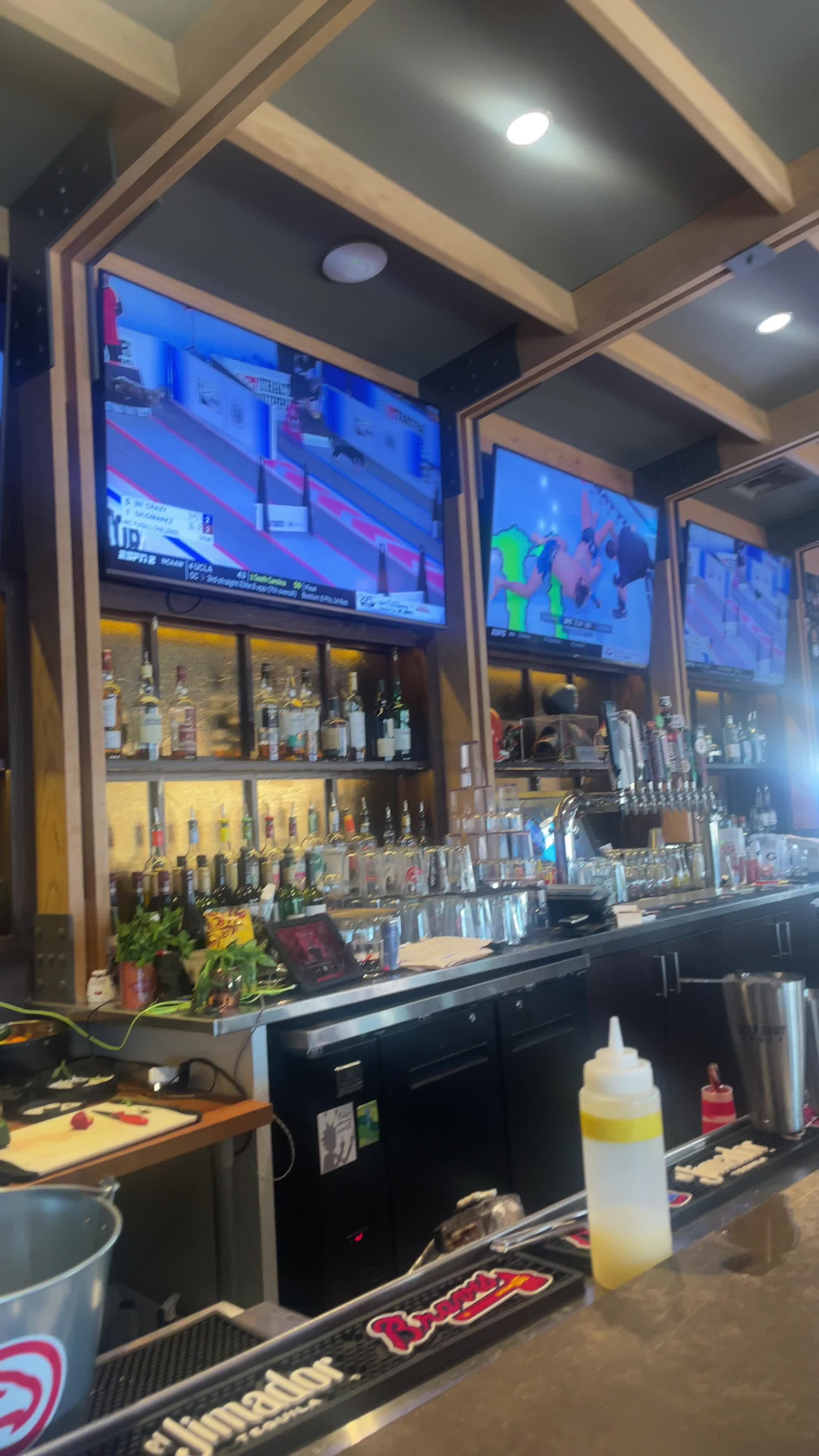 Creatwood Tavern & Rooftop