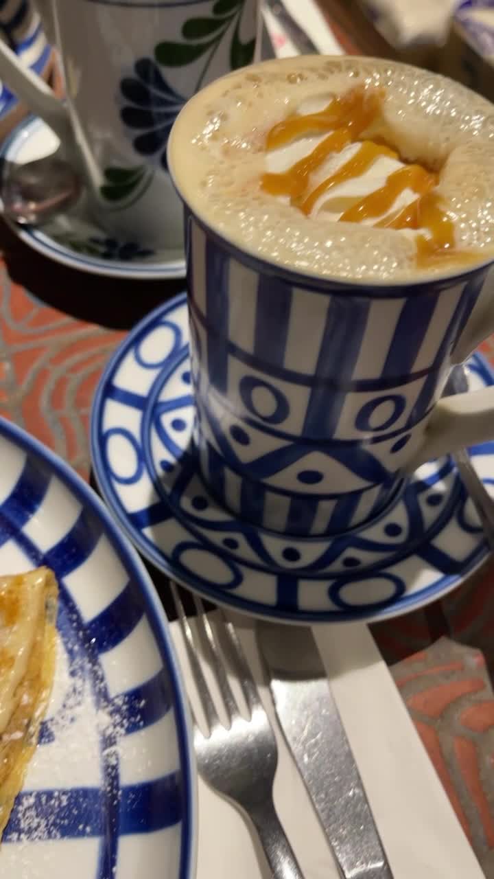 Video review of Café Breton