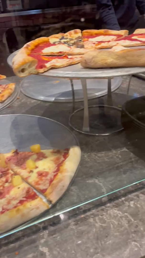 Zizi's Pizza