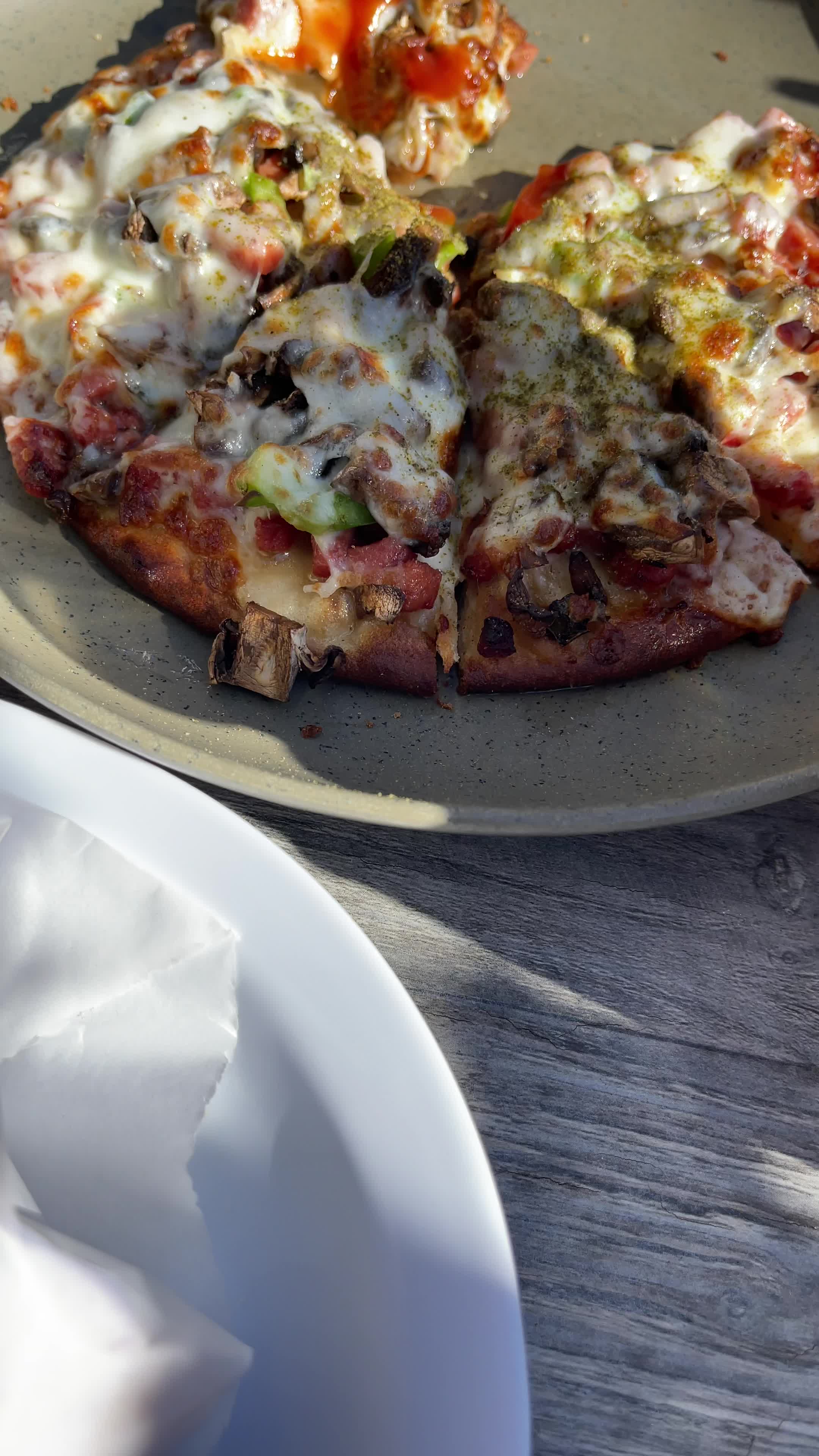 Yeganeh Bakery and Kafe Unik