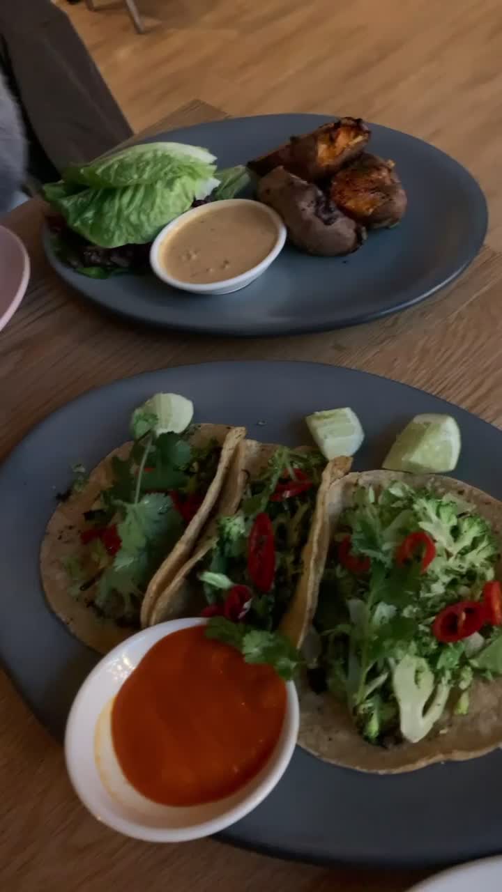 Video review of The Little Beet Table