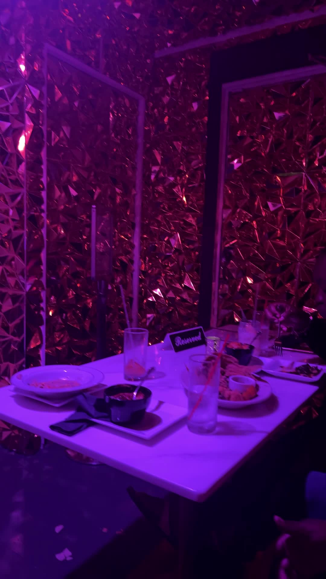 Coasis Resturant Bar & Suites