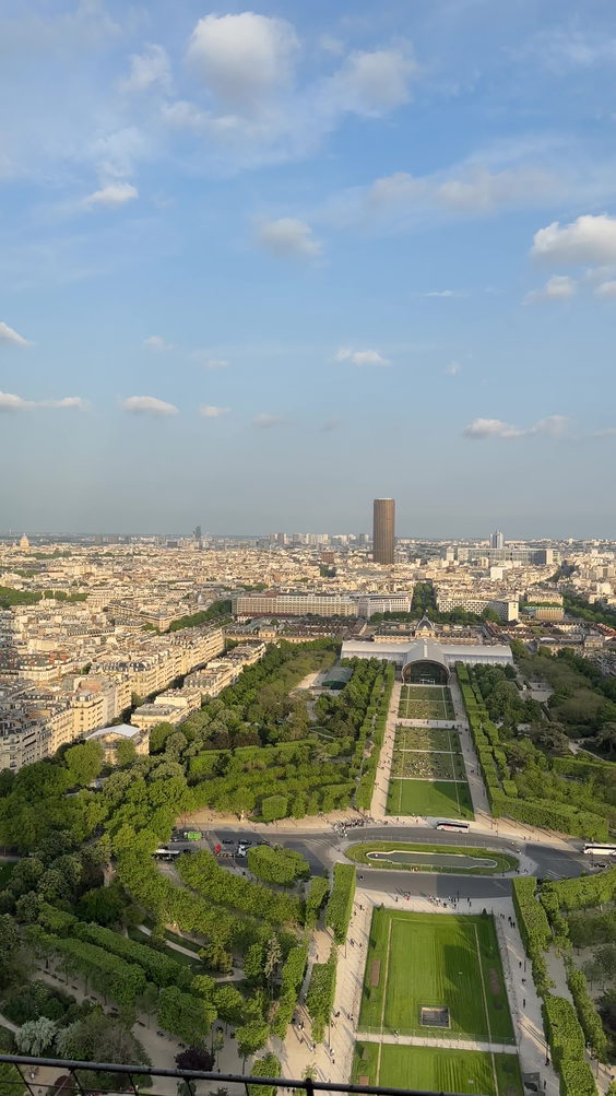 Carousel of the Eiffel Tower