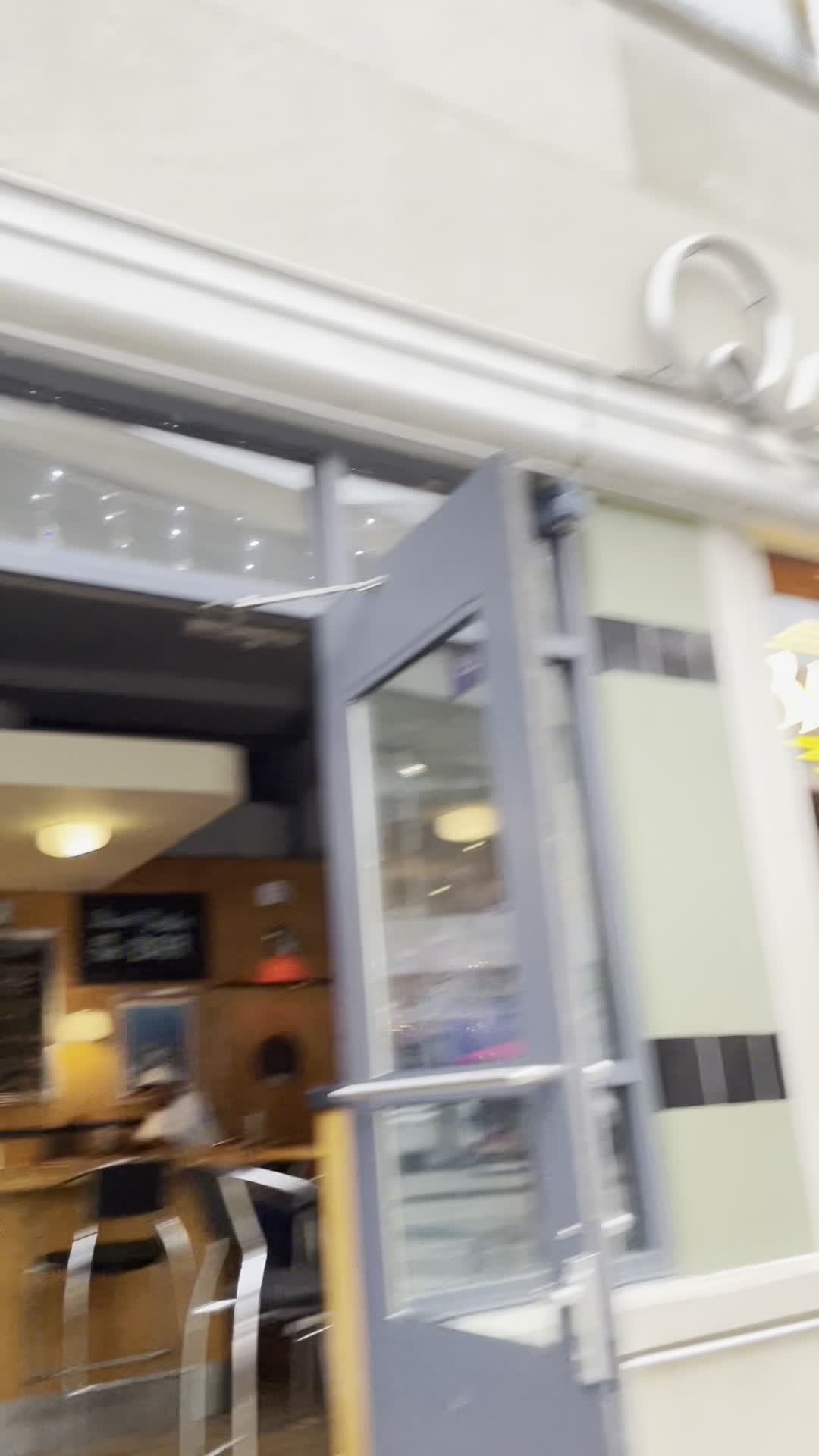 Video review of Queens Bar