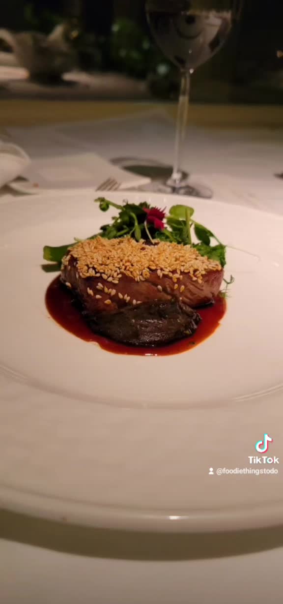 Video review of Hoku's Kahala