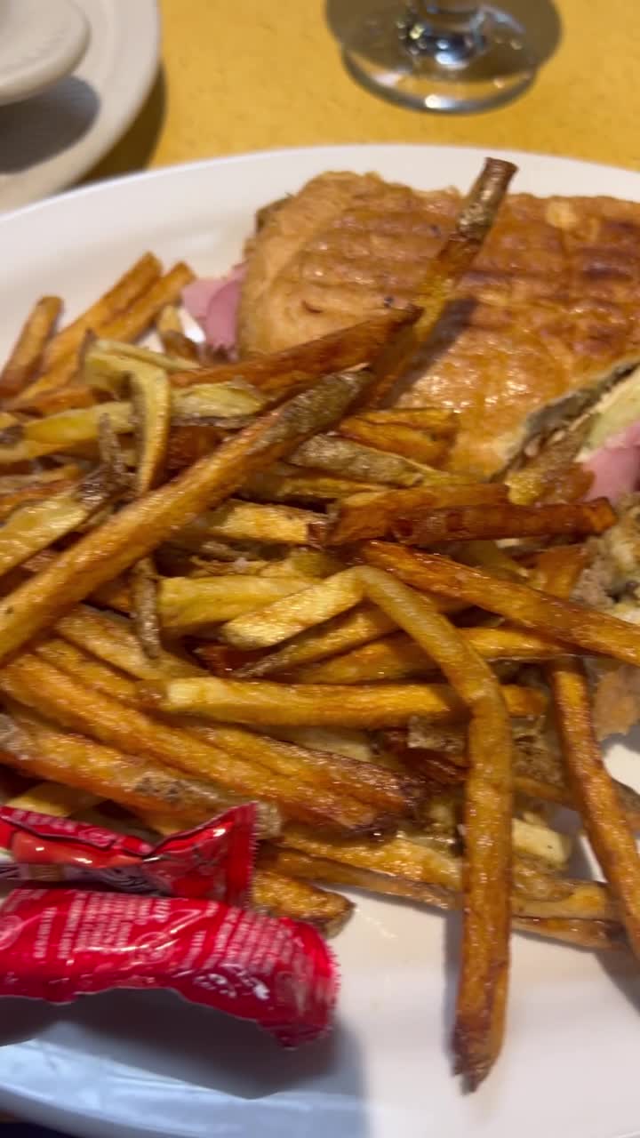 Biscotti's at Lewis Gifts