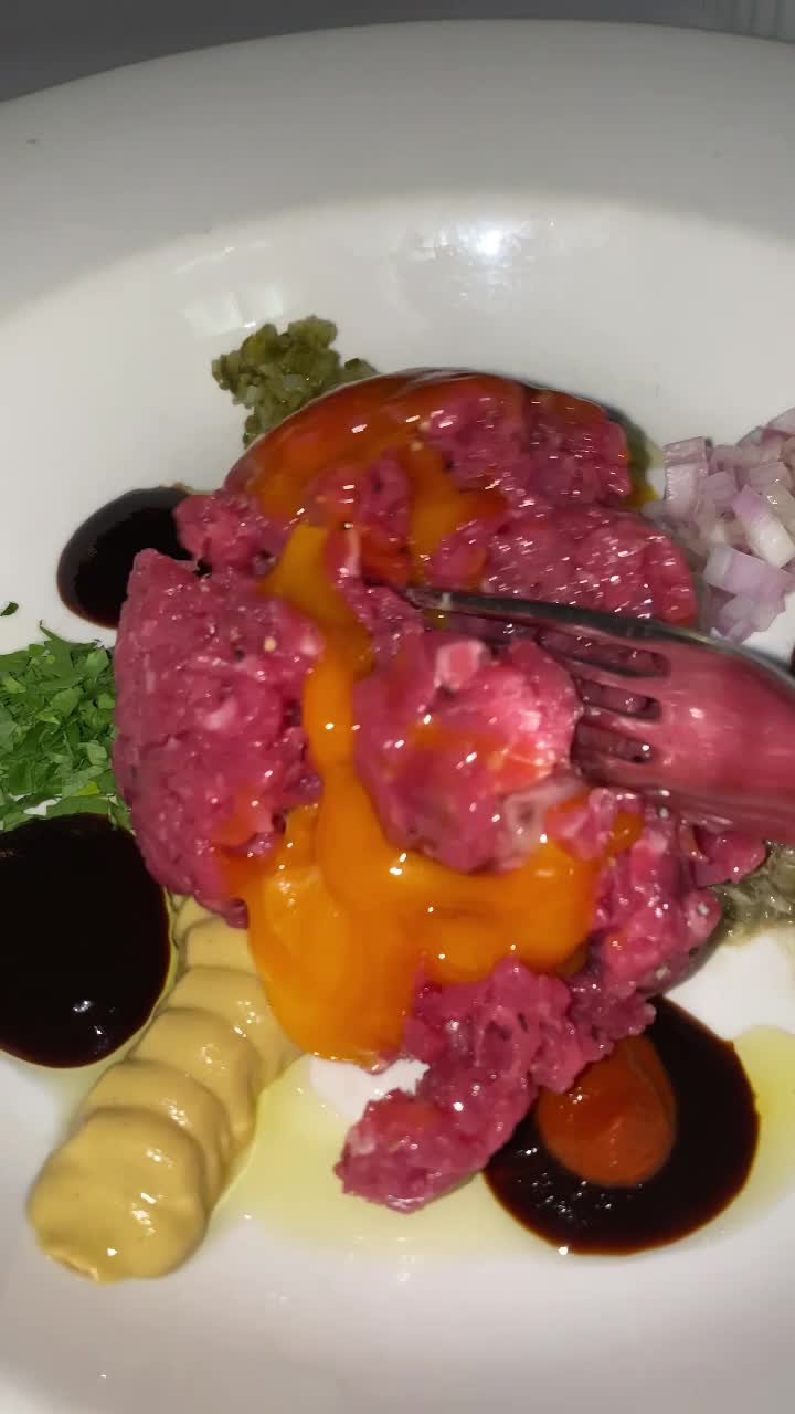 Video review of Claire's Kitchen at le Salon