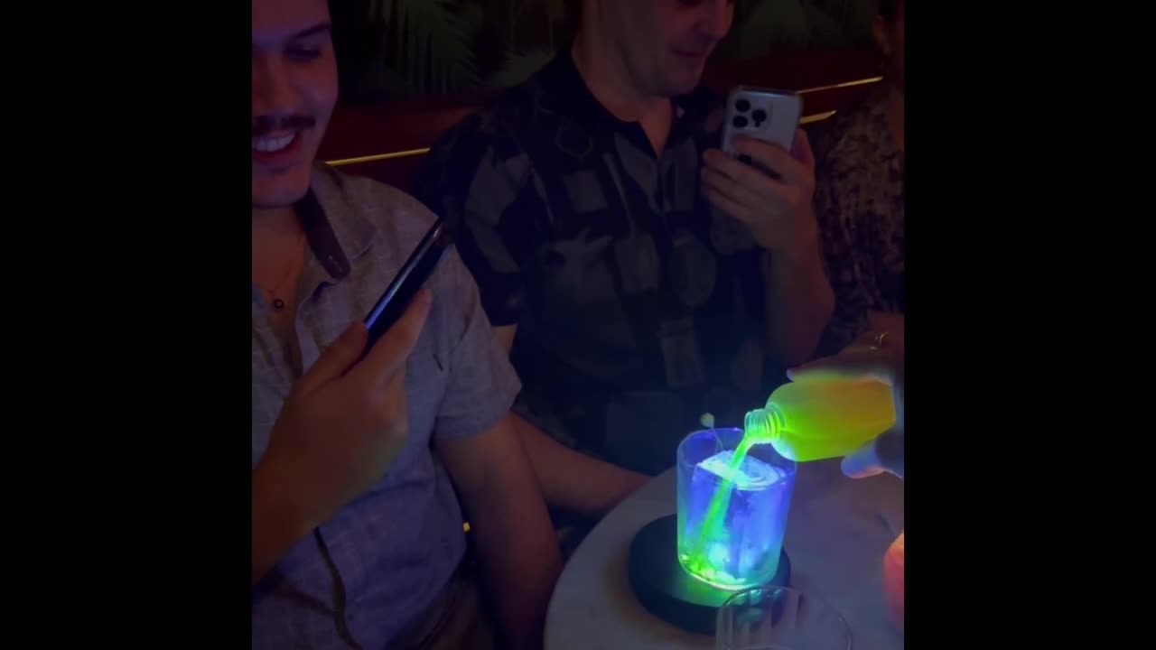 Video review of Paradiso