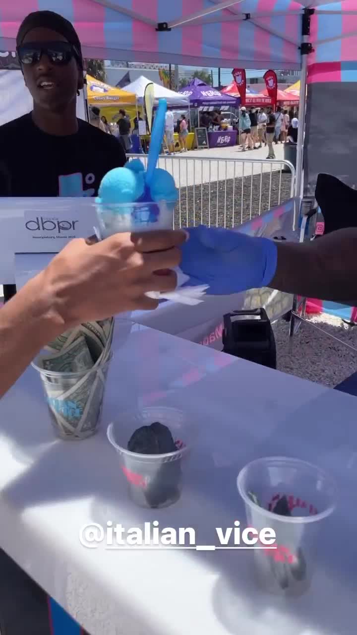 Smorgasburg Miami